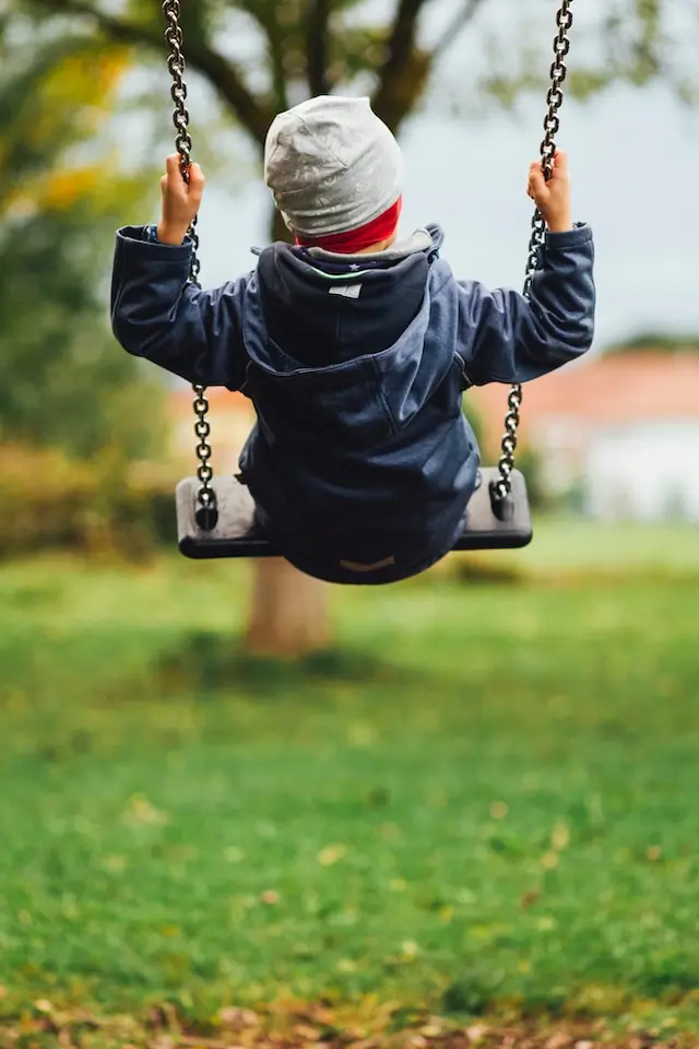 Children should hold on firmly when on a swing set